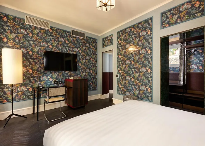 Otel Tb Place 4*